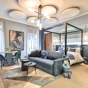 33 Marbeuf Aparthotel Parigi